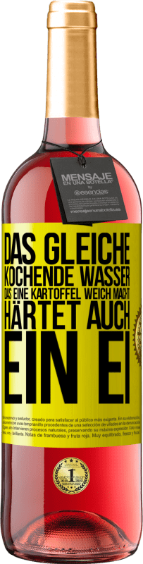 29,95 € Kostenloser Versand | Roséwein ROSÉ Ausgabe Das gleiche kochende Wasser, das eine Kartoffel weich macht, härtet auch ein Ei Gelbes Etikett. Anpassbares Etikett Junger Wein Ernte 2024 Tempranillo