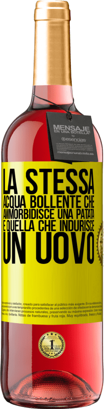 29,95 € Spedizione Gratuita | Vino rosato Edizione ROSÉ La stessa acqua bollente che ammorbidisce una patata è quella che indurisce un uovo Etichetta Gialla. Etichetta personalizzabile Vino giovane Raccogliere 2024 Tempranillo