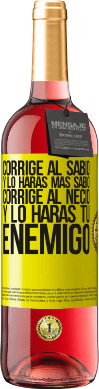 29,95 € Envío gratis | Vino Rosado Edición ROSÉ Corrige al sabio y lo harás más sabio, corrige al necio y lo harás tu enemigo Etiqueta Amarilla. Etiqueta personalizable Vino joven Cosecha 2024 Tempranillo