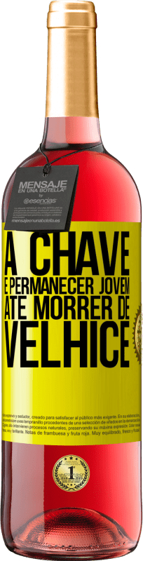 29,95 € Envio grátis | Vinho rosé Edição ROSÉ A chave é permanecer jovem até morrer de velhice Etiqueta Amarela. Etiqueta personalizável Vinho jovem Colheita 2025 Tempranillo
