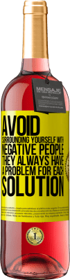 29,95 € Free Shipping | Rosé Wine ROSÉ Edition Avoid surrounding yourself with negative people. They always have a problem for each solution Yellow Label. Customizable label Young wine Harvest 2025 Tempranillo