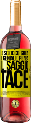 29,95 € Spedizione Gratuita | Vino rosato Edizione ROSÉ Lo sciocco grida, il geniale pensa, il saggio tace Etichetta Gialla. Etichetta personalizzabile Vino giovane Raccogliere 2024 Tempranillo