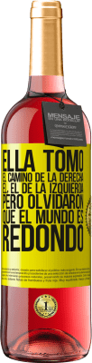 29,95 € Envío gratis | Vino Rosado Edición ROSÉ Ella tomó el camino de la derecha, él, el de la izquierda. Pero olvidaron que el mundo es redondo Etiqueta Amarilla. Etiqueta personalizable Vino joven Cosecha 2025 Tempranillo