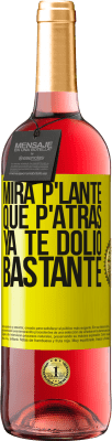 29,95 € Kostenloser Versand | Roséwein ROSÉ Ausgabe Mira p'lante que p'atrás ya te dolió bastante Gelbes Etikett. Anpassbares Etikett Junger Wein Ernte 2025 Tempranillo