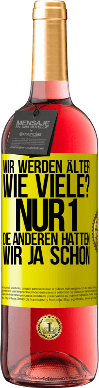 29,95 € Kostenloser Versand | Roséwein ROSÉ Ausgabe Wir werden älter. Wie viele? Nur 1, die anderen hatten wir ja schon Gelbes Etikett. Anpassbares Etikett Junger Wein Ernte 2024 Tempranillo