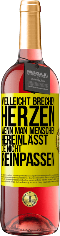 29,95 € Kostenloser Versand | Roséwein ROSÉ Ausgabe Vielleicht brechen Herzen, wenn man Menschen hereinlässt, die nicht reinpassen Gelbes Etikett. Anpassbares Etikett Junger Wein Ernte 2024 Tempranillo