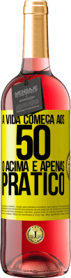 29,95 € Envio grátis | Vinho rosé Edição ROSÉ A vida começa aos 50 anos, o acima é apenas prático Etiqueta Amarela. Etiqueta personalizável Vinho jovem Colheita 2024 Tempranillo