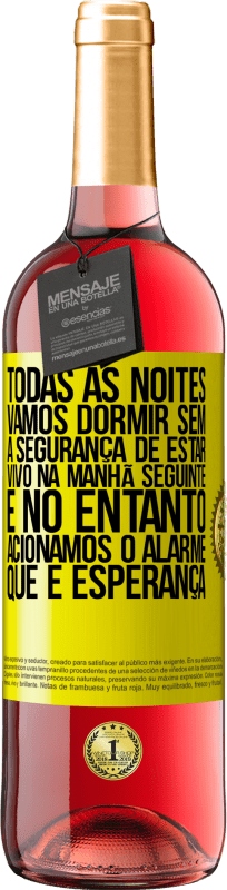 29,95 € Envio grátis | Vinho rosé Edição ROSÉ Todas as noites vamos dormir sem a segurança de estar vivo na manhã seguinte e, no entanto, acionamos o alarme. QUE É Etiqueta Amarela. Etiqueta personalizável Vinho jovem Colheita 2025 Tempranillo