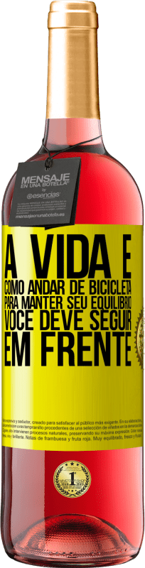 29,95 € Envio grátis | Vinho rosé Edição ROSÉ A vida é como andar de bicicleta. Para manter seu equilíbrio, você deve seguir em frente Etiqueta Amarela. Etiqueta personalizável Vinho jovem Colheita 2024 Tempranillo