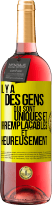 29,95 € Envoi gratuit | Vin rosé Édition ROSÉ Il y a des gens qui sont uniques et irremplaçables. Et heureusement Étiquette Jaune. Étiquette personnalisable Vin jeune Récolte 2024 Tempranillo