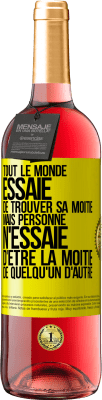 29,95 € Envoi gratuit | Vin rosé Édition ROSÉ Tout le monde essaie de trouver sa moitié. Mais personne n'essaie d'être la moitié de quelqu'un d'autre Étiquette Jaune. Étiquette personnalisable Vin jeune Récolte 2024 Tempranillo