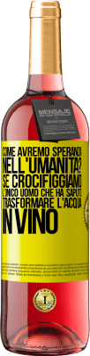 29,95 € Spedizione Gratuita | Vino rosato Edizione ROSÉ come avremo speranza nell'umanità? Se crocifiggiamo l'unico uomo che ha saputo trasformare l'acqua in vino Etichetta Gialla. Etichetta personalizzabile Vino giovane Raccogliere 2024 Tempranillo