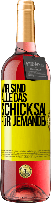 29,95 € Kostenloser Versand | Roséwein ROSÉ Ausgabe Wir sind alle das Schicksal für jemanden Gelbes Etikett. Anpassbares Etikett Junger Wein Ernte 2024 Tempranillo