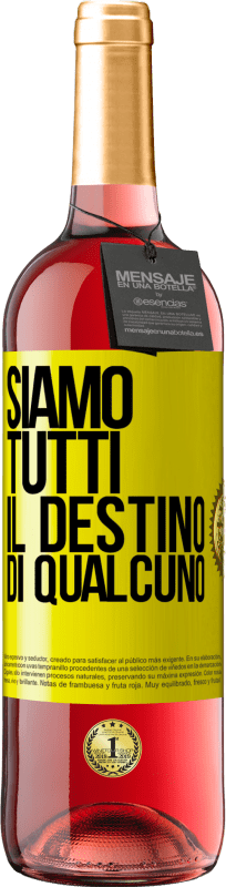 29,95 € Spedizione Gratuita | Vino rosato Edizione ROSÉ Siamo tutti il ​​destino di qualcuno Etichetta Gialla. Etichetta personalizzabile Vino giovane Raccogliere 2024 Tempranillo