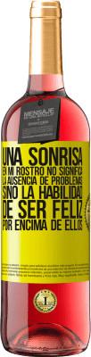 29,95 € Envío gratis | Vino Rosado Edición ROSÉ Una sonrisa en mi rostro no significa la ausencia de problemas, sino la habilidad de ser feliz por encima de ellos Etiqueta Amarilla. Etiqueta personalizable Vino joven Cosecha 2024 Tempranillo