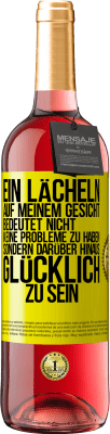 29,95 € Kostenloser Versand | Roséwein ROSÉ Ausgabe Ein Lächeln auf meinem Gesicht bedeutet nicht, keine Probleme zu haben, sondern darüber hinaus glücklich zu sein Gelbes Etikett. Anpassbares Etikett Junger Wein Ernte 2023 Tempranillo