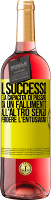 29,95 € Spedizione Gratuita | Vino rosato Edizione ROSÉ Il successo è la capacità di passare da un fallimento all'altro senza perdere l'entusiasmo Etichetta Gialla. Etichetta personalizzabile Vino giovane Raccogliere 2025 Tempranillo