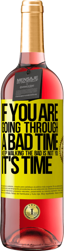 29,95 € 送料無料 | ロゼワイン ROSÉエディション 調子が悪い時は歩き続けてください。悪いのはあなたではない、それは時間です 黄色のラベル. カスタマイズ可能なラベル 若いワイン 収穫 2025 Tempranillo