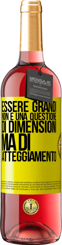 29,95 € Spedizione Gratuita | Vino rosato Edizione ROSÉ Essere grandi non è una questione di dimensioni, ma di atteggiamento Etichetta Gialla. Etichetta personalizzabile Vino giovane Raccogliere 2024 Tempranillo