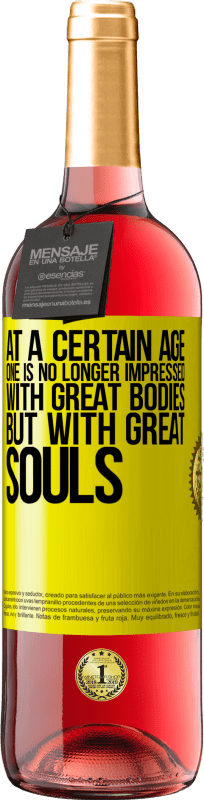 29,95 € Free Shipping | Rosé Wine ROSÉ Edition At a certain age one is no longer impressed with great bodies, but with great souls Yellow Label. Customizable label Young wine Harvest 2025 Tempranillo