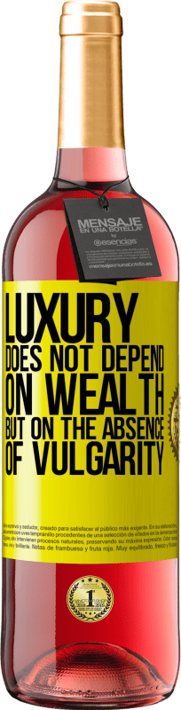 29,95 € 送料無料 | ロゼワイン ROSÉエディション 贅沢は富に依存するのではなく、下品さの欠如に依存する 黄色のラベル. カスタマイズ可能なラベル 若いワイン 収穫 2025 Tempranillo