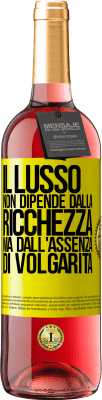 29,95 € Spedizione Gratuita | Vino rosato Edizione ROSÉ Il lusso non dipende dalla ricchezza, ma dall'assenza di volgarità Etichetta Gialla. Etichetta personalizzabile Vino giovane Raccogliere 2024 Tempranillo