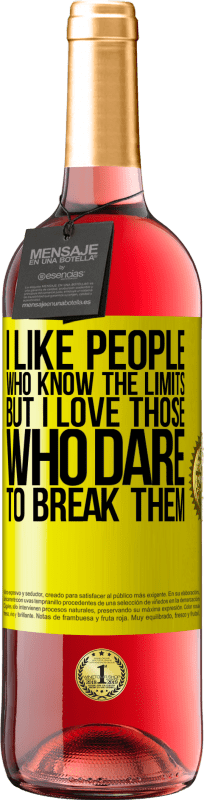 29,95 € 送料無料 | ロゼワイン ROSÉエディション 私は限界を知っている人が好きですが、私はそれらを破る勇気のある人が大好きです 黄色のラベル. カスタマイズ可能なラベル 若いワイン 収穫 2025 Tempranillo