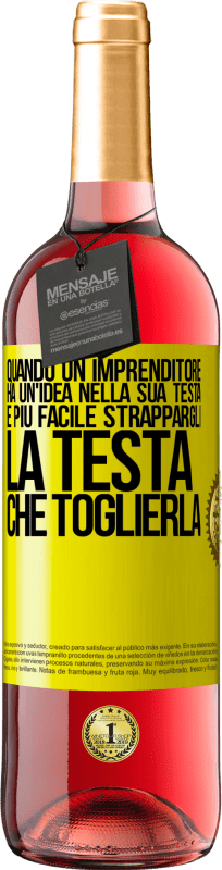 29,95 € Spedizione Gratuita | Vino rosato Edizione ROSÉ Quando un imprenditore ha un'idea nella sua testa, è più facile strappargli la testa che toglierla Etichetta Gialla. Etichetta personalizzabile Vino giovane Raccogliere 2024 Tempranillo