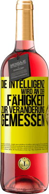 29,95 € Kostenloser Versand | Roséwein ROSÉ Ausgabe Die Intelligenz wird an der Fähigkeit zur Veränderung gemessen Gelbes Etikett. Anpassbares Etikett Junger Wein Ernte 2023 Tempranillo