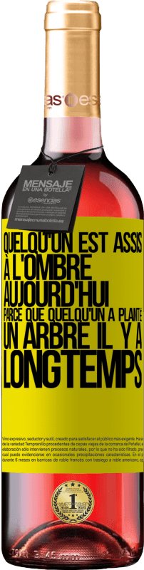 29,95 € Envoi gratuit | Vin rosé Édition ROSÉ Quelqu'un est assis à l'ombre aujourd'hui, parce que quelqu'un a planté un arbre il y a longtemps Étiquette Jaune. Étiquette personnalisable Vin jeune Récolte 2024 Tempranillo