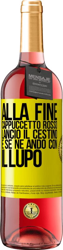 29,95 € Spedizione Gratuita | Vino rosato Edizione ROSÉ Alla fine, Cappuccetto Rosso lanciò il cestino e se ne andò con il lupo Etichetta Gialla. Etichetta personalizzabile Vino giovane Raccogliere 2024 Tempranillo