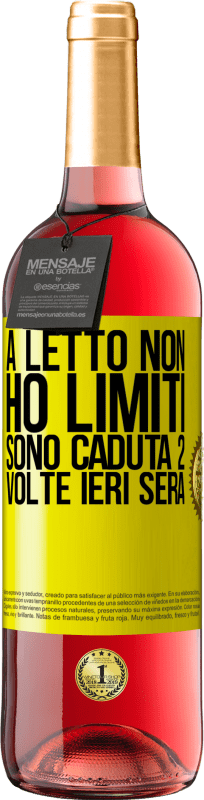 29,95 € Spedizione Gratuita | Vino rosato Edizione ROSÉ A letto non ho limiti. Sono caduta 2 volte ieri sera Etichetta Gialla. Etichetta personalizzabile Vino giovane Raccogliere 2025 Tempranillo