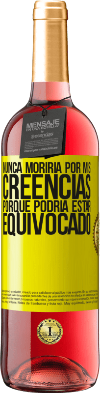 29,95 € Envío gratis | Vino Rosado Edición ROSÉ Nunca moriría por mis creencias porque podría estar equivocado Etiqueta Amarilla. Etiqueta personalizable Vino joven Cosecha 2024 Tempranillo