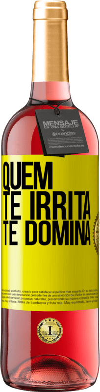 29,95 € Envio grátis | Vinho rosé Edição ROSÉ Quem te irrita, te domina Etiqueta Amarela. Etiqueta personalizável Vinho jovem Colheita 2025 Tempranillo