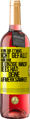 29,95 € Kostenloser Versand | Roséwein ROSÉ Ausgabe Wenn dir etwas nicht gefällt, nimm ihm die einzige Macht, die es hat: deine Aufmerksamkeit Gelbes Etikett. Anpassbares Etikett Junger Wein Ernte 2023 Tempranillo