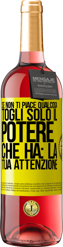 29,95 € Spedizione Gratuita | Vino rosato Edizione ROSÉ Se non ti piace qualcosa, togli solo il potere che ha: la tua attenzione Etichetta Gialla. Etichetta personalizzabile Vino giovane Raccogliere 2024 Tempranillo