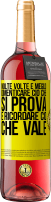 29,95 € Spedizione Gratuita | Vino rosato Edizione ROSÉ Molte volte è meglio dimenticare ciò che si prova e ricordare ciò che vale Etichetta Gialla. Etichetta personalizzabile Vino giovane Raccogliere 2024 Tempranillo