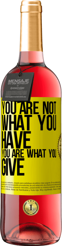 29,95 € Free Shipping | Rosé Wine ROSÉ Edition You are not what you have. You are what you give Yellow Label. Customizable label Young wine Harvest 2024 Tempranillo