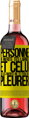 29,95 € Envoi gratuit | Vin rosé Édition ROSÉ Personne ne mérite tes larmes, et celui qui les mérite ne te fera pas pleurer Étiquette Jaune. Étiquette personnalisable Vin jeune Récolte 2024 Tempranillo