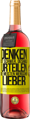 29,95 € Kostenloser Versand | Roséwein ROSÉ Ausgabe Denken ist schwer. Deshalb urteilen die meisten Menschen lieber Gelbes Etikett. Anpassbares Etikett Junger Wein Ernte 2024 Tempranillo