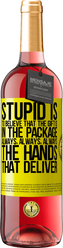 29,95 € Free Shipping | Rosé Wine ROSÉ Edition Stupid is to believe that the gift is in the package. Always, always, always the hands that deliver Yellow Label. Customizable label Young wine Harvest 2024 Tempranillo