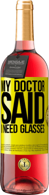 29,95 € Spedizione Gratuita | Vino rosato Edizione ROSÉ My doctor said I need glasses Etichetta Gialla. Etichetta personalizzabile Vino giovane Raccogliere 2025 Tempranillo