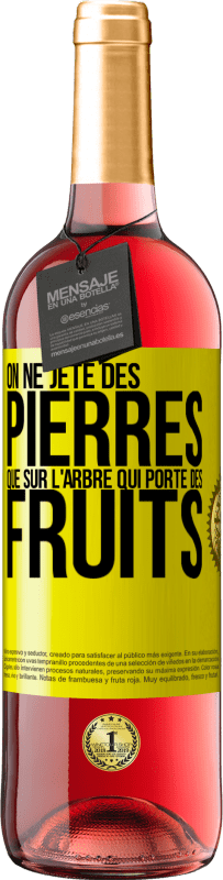 29,95 € Envoi gratuit | Vin rosé Édition ROSÉ On ne jète des pierres que sur l'arbre qui porte des fruits Étiquette Jaune. Étiquette personnalisable Vin jeune Récolte 2024 Tempranillo