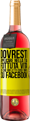 29,95 € Spedizione Gratuita | Vino rosato Edizione ROSÉ Dovresti applicare nella tua fottuta vita, ciò che rifletti così tanto su Facebook Etichetta Gialla. Etichetta personalizzabile Vino giovane Raccogliere 2025 Tempranillo