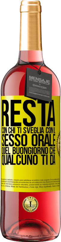 29,95 € Spedizione Gratuita | Vino rosato Edizione ROSÉ Resta con chi ti sveglia con il sesso orale, quel buongiorno che qualcuno ti dà Etichetta Gialla. Etichetta personalizzabile Vino giovane Raccogliere 2024 Tempranillo