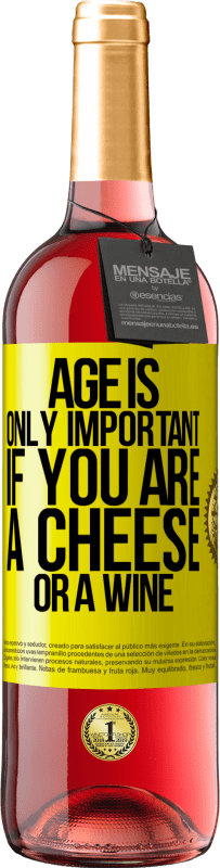 29,95 € 送料無料 | ロゼワイン ROSÉエディション 年齢は、あなたがチーズまたはワインである場合にのみ重要です 黄色のラベル. カスタマイズ可能なラベル 若いワイン 収穫 2023 Tempranillo