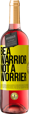 29,95 € 免费送货 | 桃红葡萄酒 ROSÉ版 Be a warrior, not a worrier 黄色标签. 可自定义的标签 青年酒 收成 2024 Tempranillo