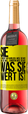 29,95 € Kostenloser Versand | Roséwein ROSÉ Ausgabe Sie ist nicht gefährlich, weil sie weiß, was sie will, sondern weil sie weiß, was sie wert ist Gelbes Etikett. Anpassbares Etikett Junger Wein Ernte 2023 Tempranillo