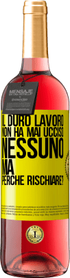 29,95 € Spedizione Gratuita | Vino rosato Edizione ROSÉ Il duro lavoro non ha mai ucciso nessuno, ma perché rischiare? Etichetta Gialla. Etichetta personalizzabile Vino giovane Raccogliere 2024 Tempranillo