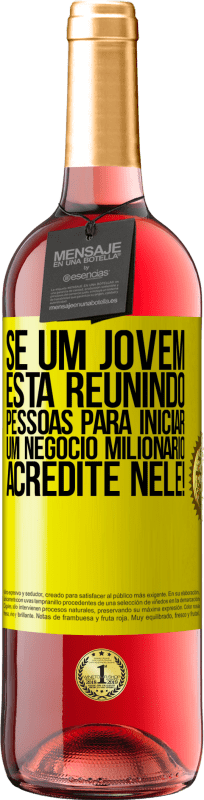 29,95 € Envio grátis | Vinho rosé Edição ROSÉ Se um jovem está reunindo pessoas para iniciar um negócio milionário, acredite nele! Etiqueta Amarela. Etiqueta personalizável Vinho jovem Colheita 2025 Tempranillo